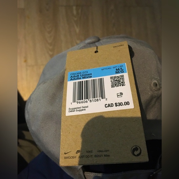 Nike hat - Picture 3 of 4